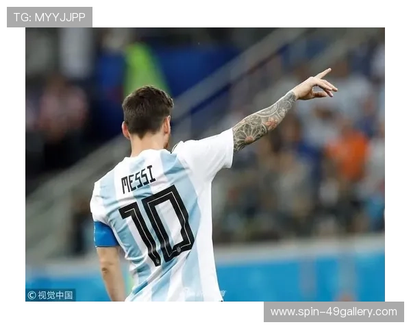 足球球星动漫风格微信背景图创意设计，展现独特个性与魅力